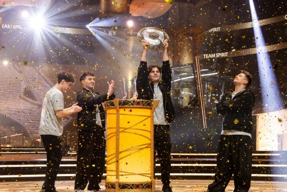 Team Spirit Dota 2 The International Stage and Championship Trophy